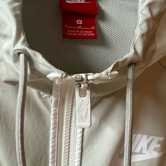 Nike Cream, White, & Gray Windbreaker - Picture 7 of 9